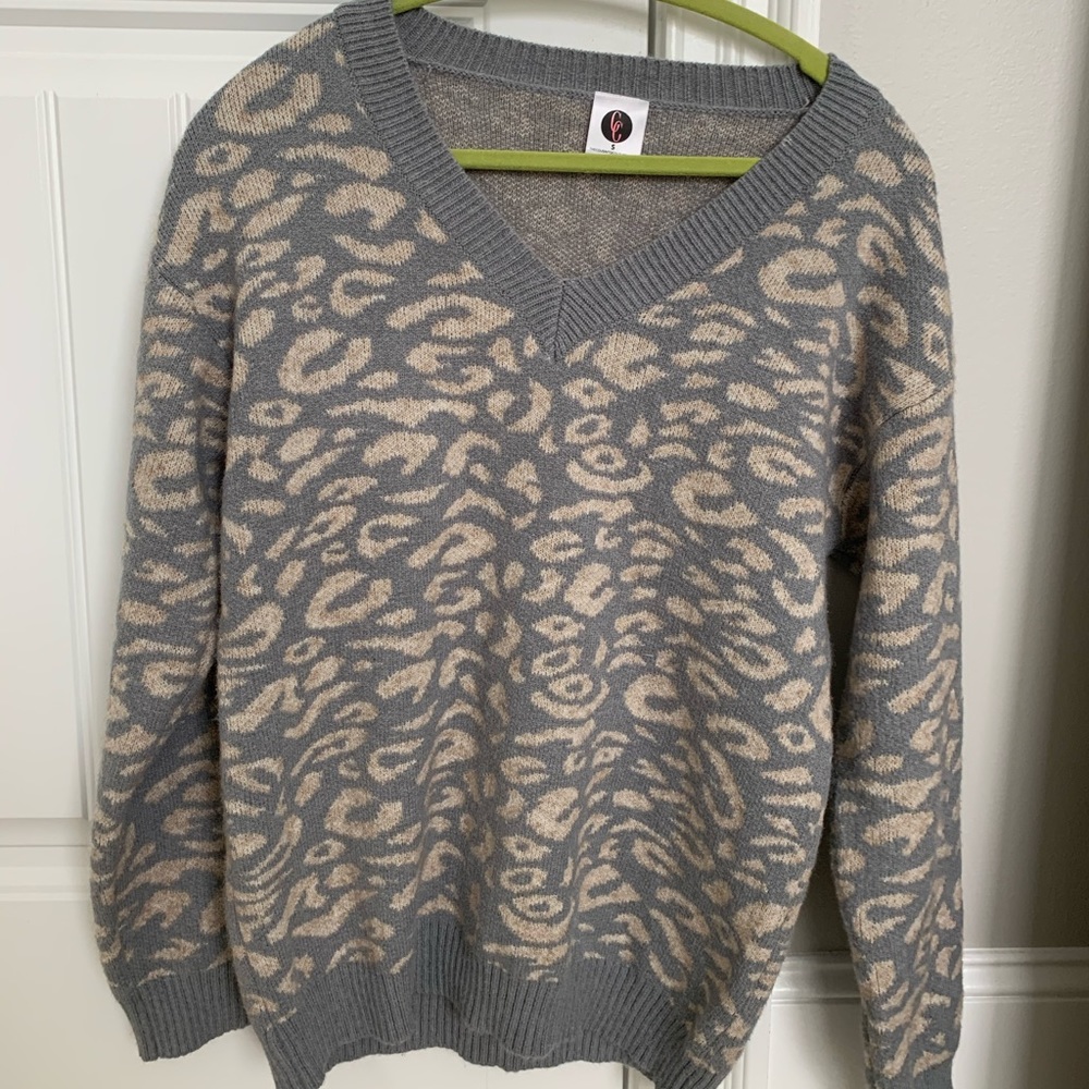 Trendy cheetah print sweater🦄🦄